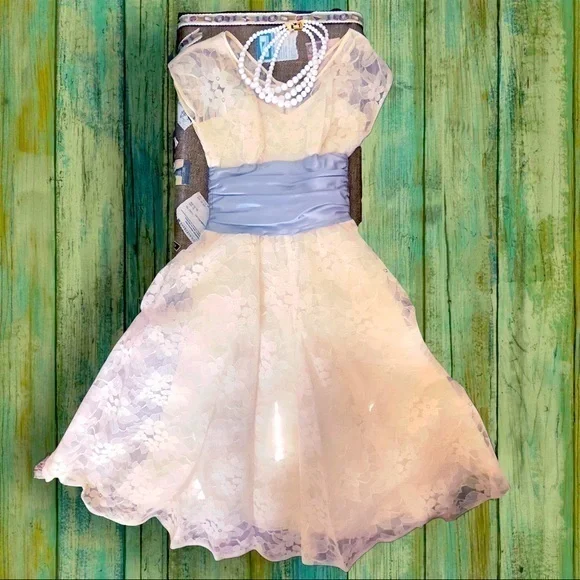 Vintage 1950s Lace garden wedding Dress - Picture 4 of 12